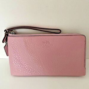 Coach Double Zip Pebbled Leather Wristlet Wallet Pink - Women's Zip Around Pouch